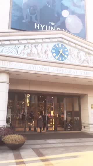 狎鴎亭(アックジョンドン)現代デパート本店を紹介