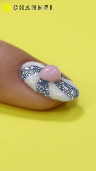 เนรมิตลูกกวาดสีหวานบนเล็บของเรา 