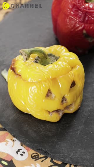 พริกหวานยัดไส้หน้าตะเกียงฟักทอง 