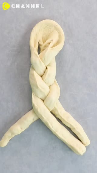 ถักแป้งเป็นขนมปังสอดไส้  