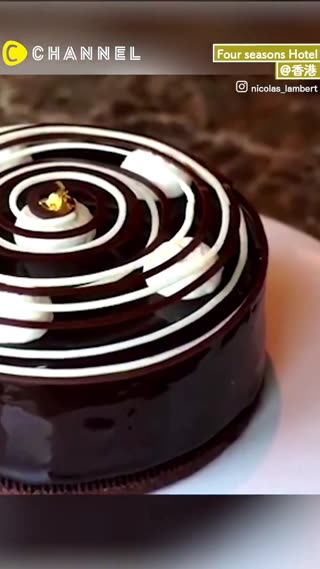 從沒看過這樣的甜點！最後完成的樣子，真是令人好奇呢☆ 