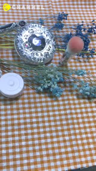 水光眼妝+水光唇，我的春天時髦LOOK簡單完成~