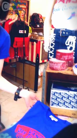 原宿のBATTY GARAGEにて！瀬戸あゆみがお気に入りTシャツ紹介！