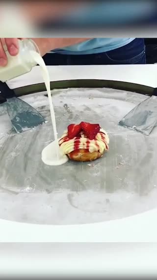 這也能加進去？不管是什麼都要變成炒冰捲