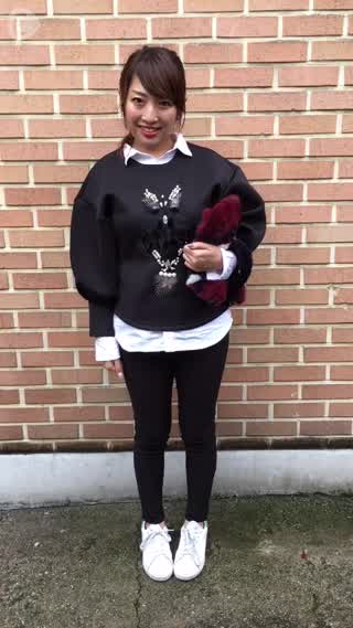 現地でアイテムをゲット。韓国での旅先コーデ。