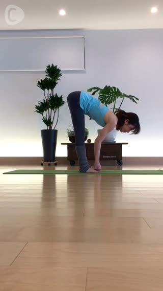美脚 足のむくみをとる ポーズ