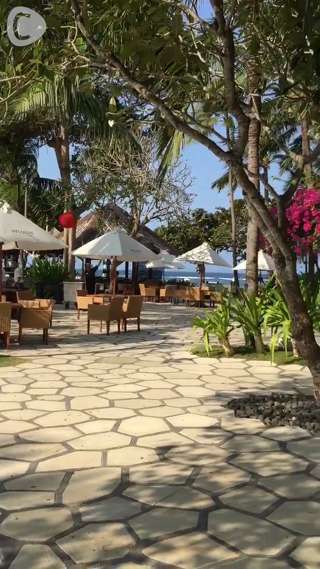 バリ島にあるホテルのプールでバカンスを満喫