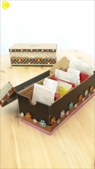 依照時間擺放，整齊又有條裡！做好「發票分類收納」，記帳就更方便囉♪ 