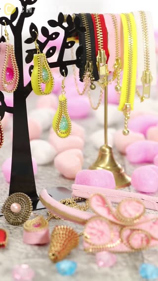 DIYでアクセサリー！ジッパーで作る甘すぎない個性派アクセの作り方