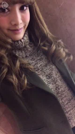 チェスターコートとフレアスカートで大人可愛いコーデ