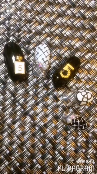 セルフネイルでもゴージャス風？シャネル柄ネイル