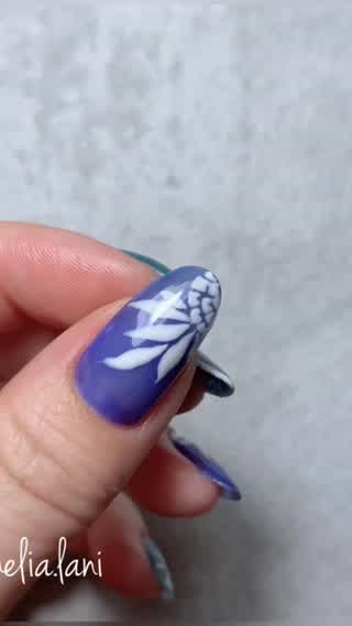 手描きパイナップルネイル