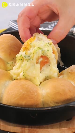 พิซซ่า 4 ไส้ จุ่มชีสกามองแบร์ไหลเยิ้ม