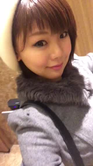 寒い冬に！グレートーンで大人可愛いコーデ♡