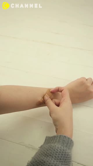 How to remove a Band Aid painlessly