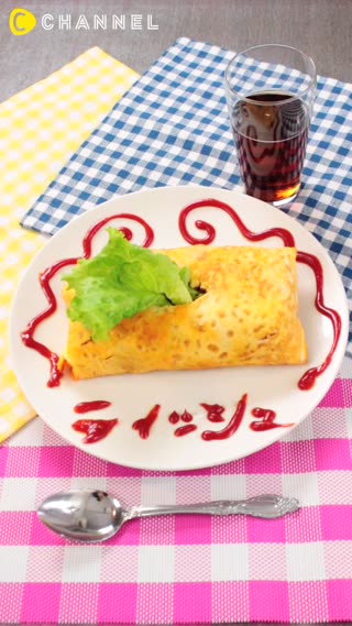 ユーモアたっぷり♡お弁当箱を使って"ティッシュ箱風オムライス"