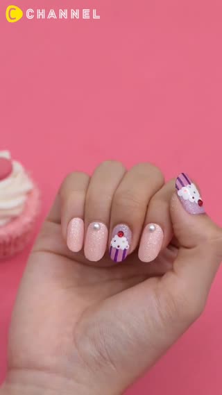 女孩兒就是隨時隨地想來點甜甜的♡杯子蛋糕指甲彩繪♡