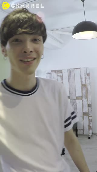 【バーチャル恋愛クリップ】プレイボーイ #1　撮影の見学で距離が縮まる…！？