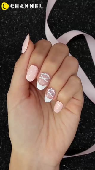 いつものフレンチにちょい足し！バレリーナネイル