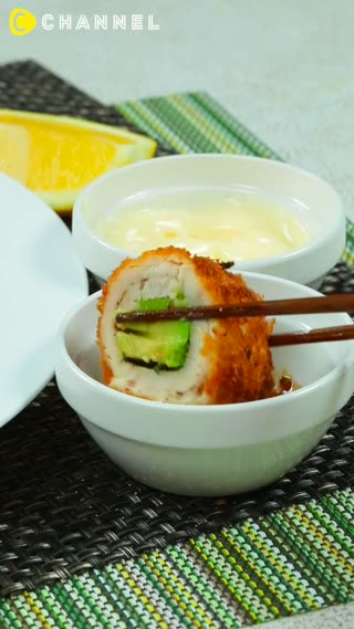 อกไก่ม้วนสอดไส้ชีสอะโวคาโด