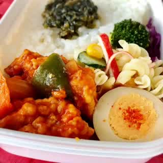 レタスを使わない酢鶏弁当の詰め方