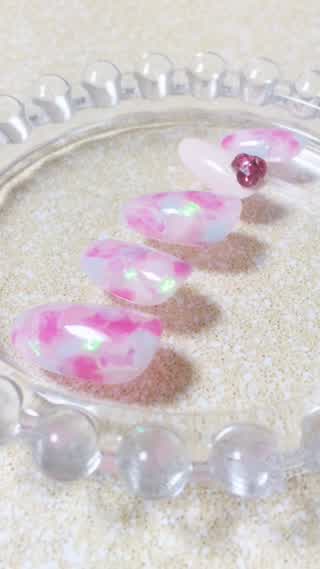 【さり気ないキラキラで女子力UP】ニュアンスマーブルネイル