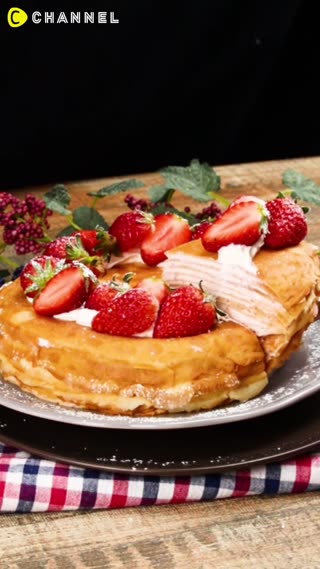 Crepe Lapis Krim Strawberry