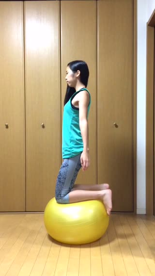バランスボールを使って、腹筋を鍛える！？できたら楽しい！
