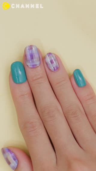 冬の定番♡トレンドチェックネイル