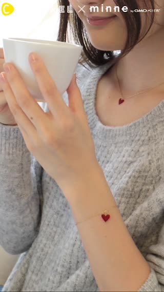 華奢で繊細。何気ない装いに華を添える「ハートのアクセサリー」