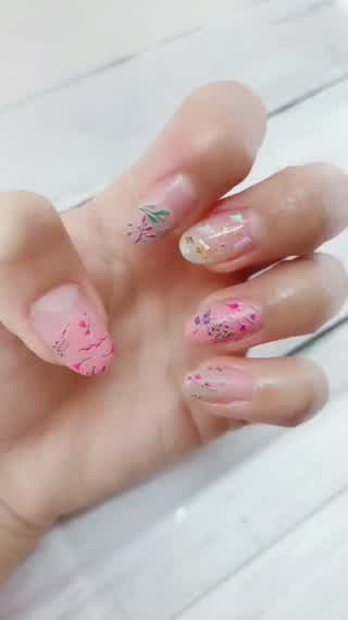 【キャンドゥのしずくさんのウォーターネイルでカンタン！可愛いボタニカルネイル】