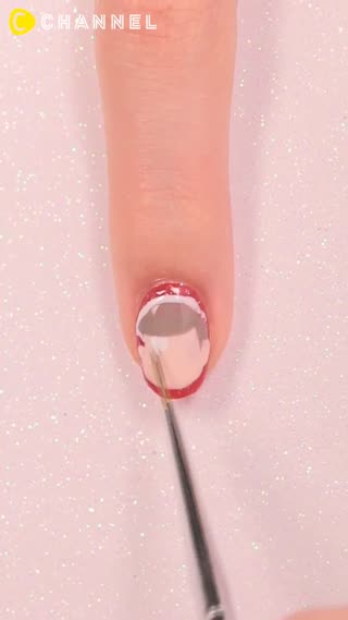 把卡通人物搬到指甲上面