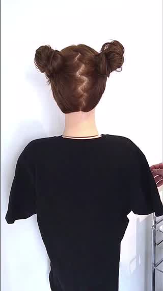 普通のアップじゃつまらない‼️イベント遊びに役立つツインテールお団子です‼️