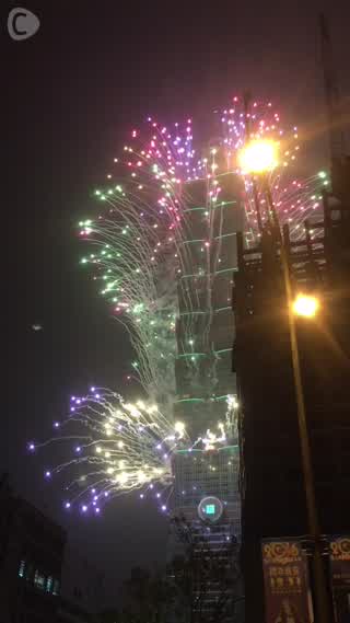 ビルの中から花火！？ in台湾カウントダウン