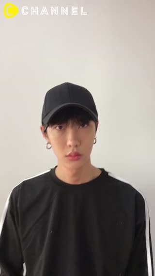 【韓国ファッション情報】スポーティなスウェット＆デニムスタイル