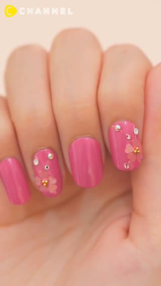 心形亮片組合成美麗花朵！簡單花朵指甲彩繪