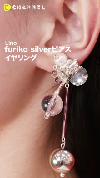 華奢な振り子ピアスで甘×カジガールに♡