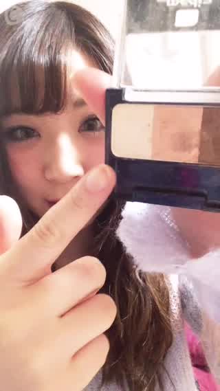 たった3秒！アイシャドウで簡単にぽってりリップをつくる！