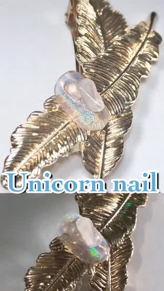 虹色に煌めく魅惑の輝き♡ユニコーンストーンネイル