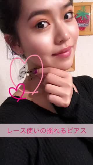 レース使いの揺れるピアス