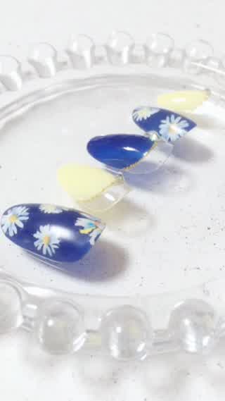 【まるで春物ワンピース】バルーンフレンチ×マーガレット柄ネイル