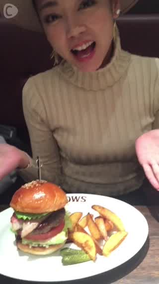 肉汁溢れる！恵比寿の大人気グルメバーガー店、BLACOWS(ブラッカウズ)☆