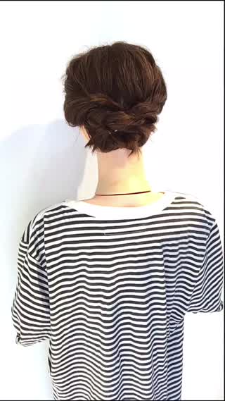 短めボブの逆くるりんぱ‼️だらしなく見えないアップアレンジです‼️