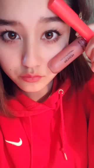 今流行りのオレンジリップを大人っぽく見せるには