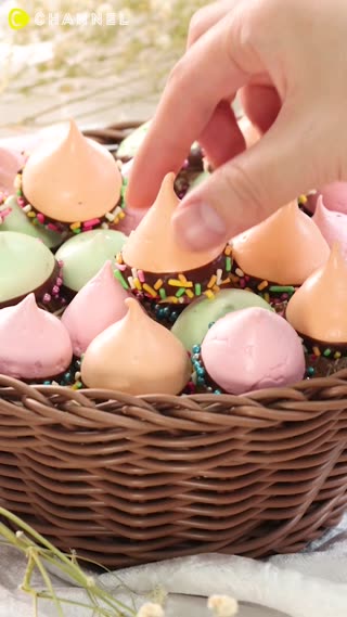 Pastel Chocolate Meringue