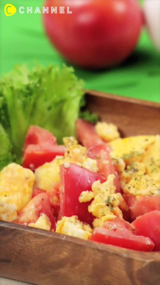 สลัดไข่มะเขือเทศ