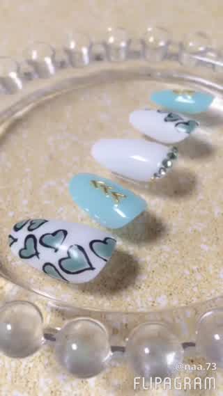 【ハート柄でも甘すぎない】くすみカラーの手描きハートネイル