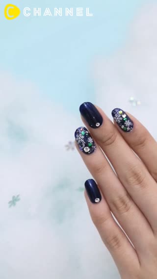 用海綿澎澎點一點！降雪夜空指甲彩繪♡冬季夜空裡閃亮的結晶♡