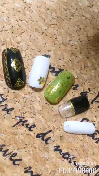 シールとホイルで簡単！エスニック風ネイル