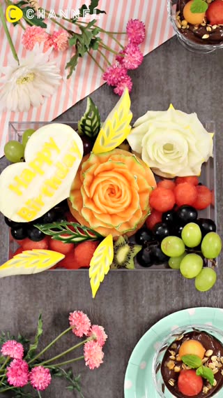 ナイフ1本で魅せる芸術！フルーツカービングで素敵なBIRTHDAY BOX